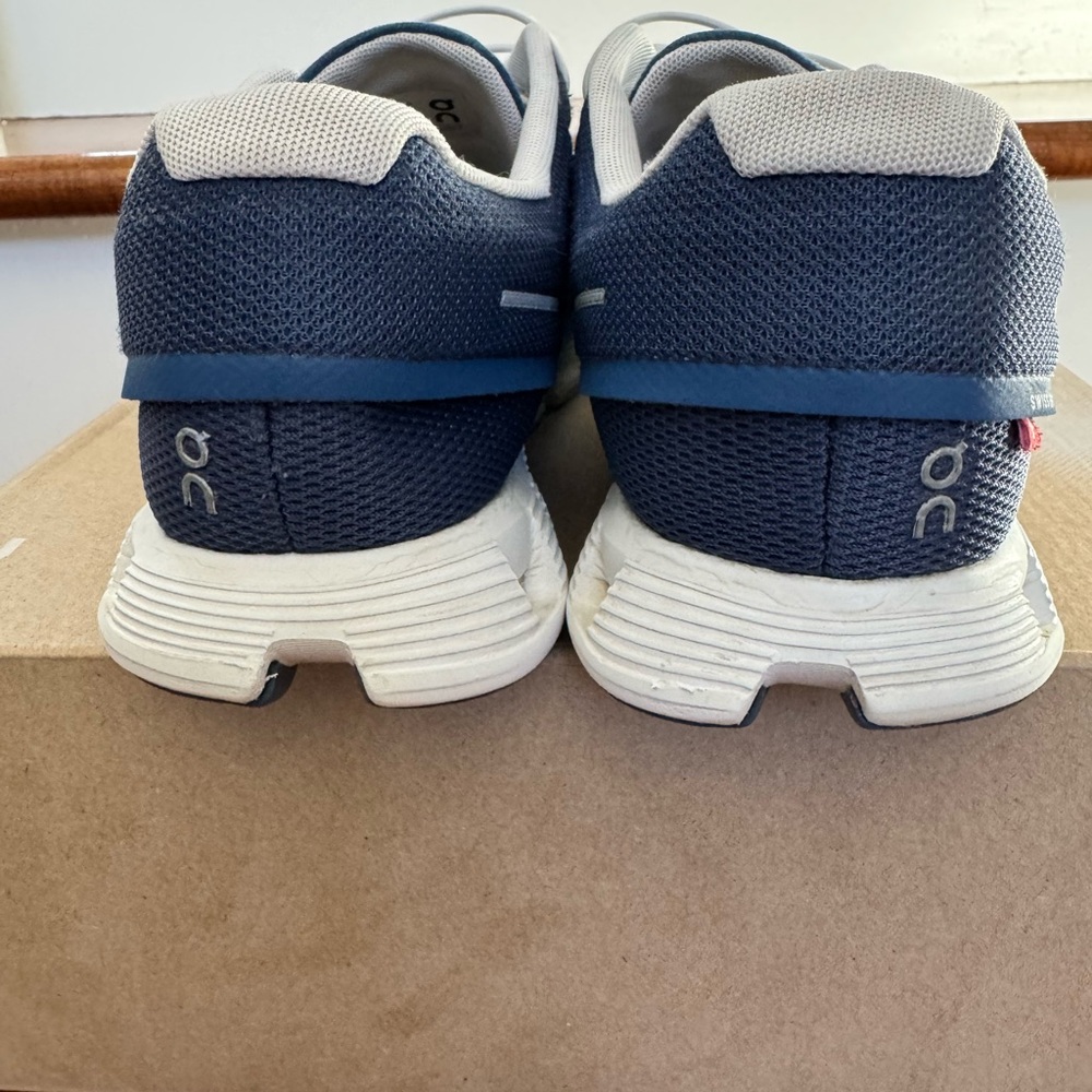 On Running Women’s Cloud Shoes in Navy and White - Picture 4 of 5